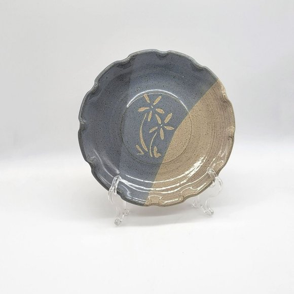 Eagle Pottery Plate Signed Sherri McNeil 1992 Blue Beige Floral - Picture 4 of 15